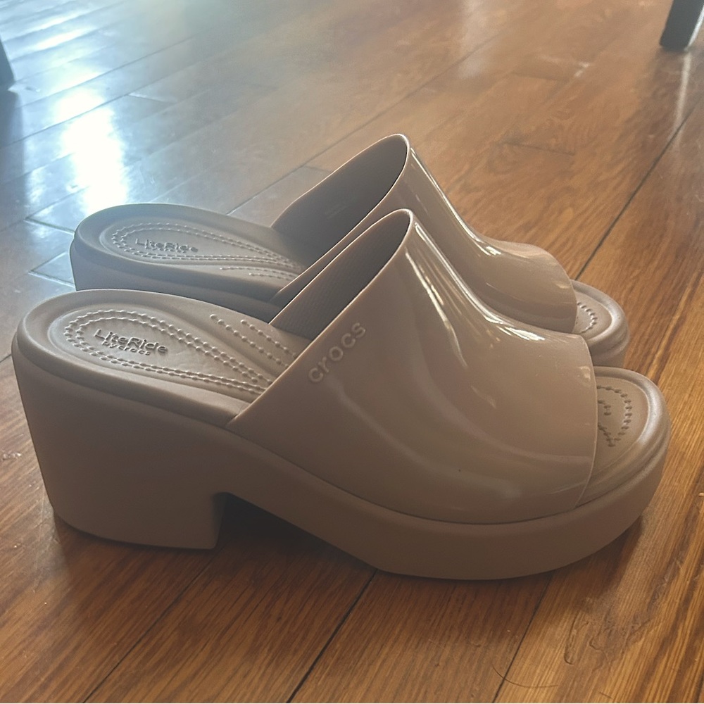 Crocs Brooklyn wedge sandal